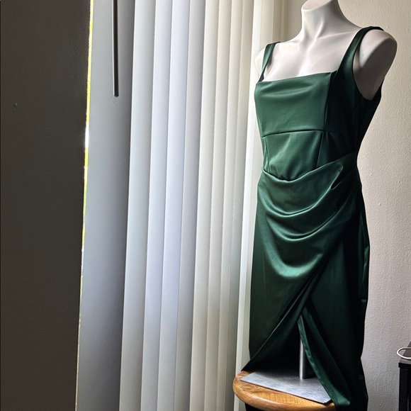 Windsor Dresses & Skirts - Windsor Forest Green Midi Dress